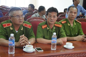 Họp báo vụ thảm sát ở Nghệ An: Nghi can khóc khi nghe về gia đình