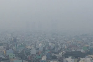 Sương mù bảng lảng ở Sài Gòn