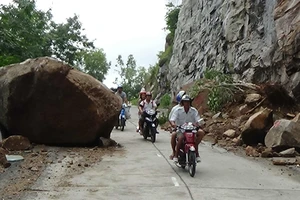 Tạm đóng cửa đường lên Núi Cấm vào ban ngày