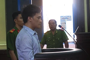 Thợ nối lông mi tại nhà bị phạt án tử hình