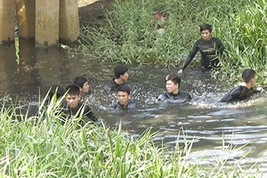 Cháu bé hai tuổi ngã sông Mỹ Phú tử vong