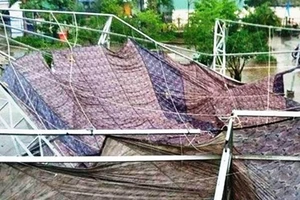 Sập nhà tiền chế, bảy học sinh nhập viện