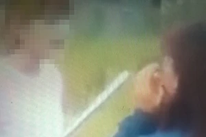 Công an xác minh clip nữ sinh dùng gậy sắt đánh bạn