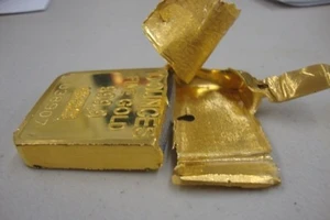 Nhân viên giám định vàng lừa hơn 1 tỉ đồng