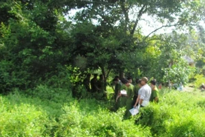 Một phụ nữ chết lõa thể với nhiều vết chém