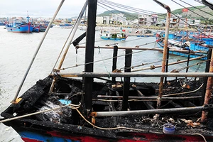 3 tàu cá bị cháy trôi trên biển Sa Huỳnh