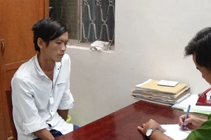 Một phụ nữ ngoài 60 bị nam thanh niên hiếp dâm giữa đồng