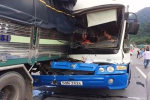 Lãnh đạo Ban An toàn giao thông Quốc gia lên tiếng vụ xe tải 'dìu' xe khách