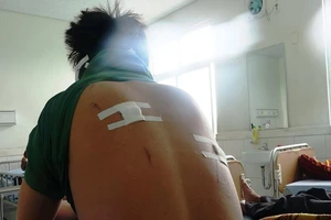 Bị đâm vì mời bia không uống