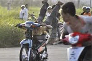 Bị đâm chết vì rủ người khác đua xe