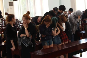 28 nam nữ chơi ma túy trong quán karaoke