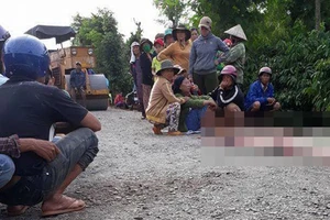 Hi hữu: Xe lu cán chết bé trai 5 tuổi