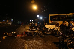 2 xe máy tông 1 người đi bộ khi CSGT đo hiện trường