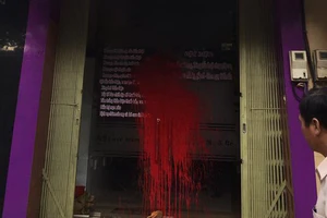 Tiệm Spa bị tạt sơn nghi do mâu thuẫn tình cảm