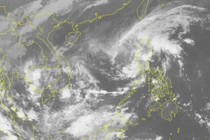 Bão số 13 đang di chuyển nhanh trên biển Đông