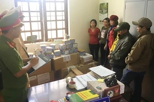 CSGT truy đuổi hơn 10 km bắt xe chở pháo lậu