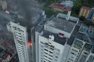 Cháy ở chung cư Fodacon 23 tầng, hàng trăm người tháo chạy