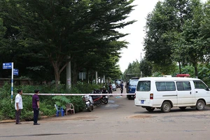 Thi thể thanh niên chết cháy ở ngã tư 