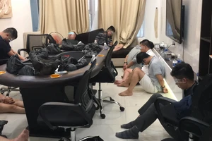 Bắt sòng porker lớn trong chung cư ở Phú Nhuận