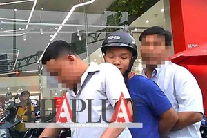 Đưa người chạy xe vi phạm về phường rồi mặc cả đòi tiền