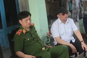 Thứ trưởng Công an đến hiện trường chỉ đạo vây bắt kẻ nổ súng