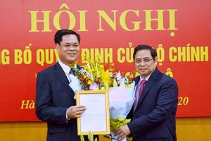 Công bố quyết định của Bộ Chính trị về công tác cán bộ