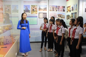 Không bao giờ quên Hoàng Sa!