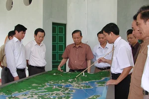 Phó Thủ tướng Trương Vĩnh Trọng làm việc tại huyện Lục Yên, Yên Bái. Ảnh: THÚY THÚY