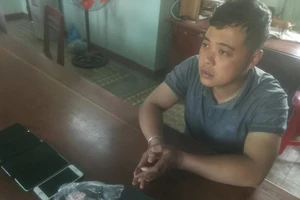 Tống Tường Vương tại công an. Ảnh: H.HÀ