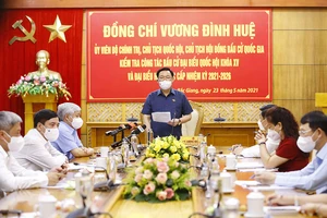 Chủ tịch Quốc hội trao 15 tỉ đồng cho Bắc Giang, Bắc Ninh 