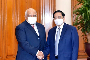 Thủ tướng tiếp Đại sứ Cuba, thúc đẩy hợp tác vaccine