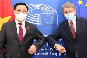 Chủ tịch Quốc hội đề nghị EP hỗ trợ, chia sẻ vaccine ‘dôi dư’