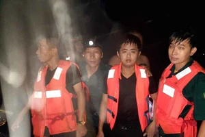 Đội trưởng Dân quân và Bí thư Đoàn xã cứu 2 thanh niên bị nước cuốn