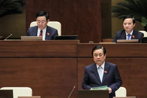 Đại biểu chất vấn về vất vả của ngư dân khi giá xăng dầu tăng cao