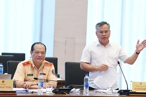 Bộ Công an: Người trúng đấu giá phải gắn biển số vào ô tô trong vòng 1 năm