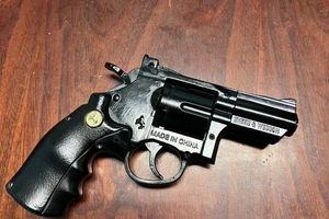 Người bắn 7 phát súng vào tiệc cưới đã ra đầu thú, giao nộp súng