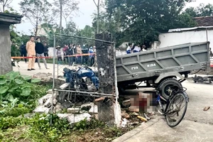 Xe lôi chở hàng tông nữ sinh lớp 7 tử vong thương tâm