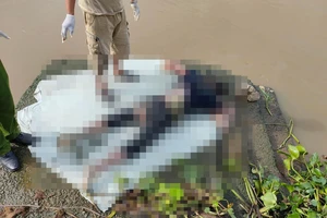 Long An: Phát hiện thi thể trôi sông trên cổ có treo cục đá rất to