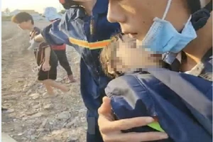 Cứu bé gái 5 tuổi dưới hố ép cọc bê tông sâu 15 mét