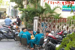 1 người nghi nhảy lầu tử vong ở trụ sở UBND phường 3, quận Tân Bình