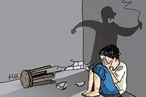 Khởi tố vụ án mẹ kế đánh con chồng bằng roi tre ở Cà Mau