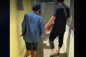 Kẻ nhảy lò cò trộm tài sản ở Long An đã bị công an bắt giữ