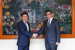 Cục Quản lý xuất nhập cảnh và Cơ quan Di trú Hồng Kông kí ghi nhớ hợp tác