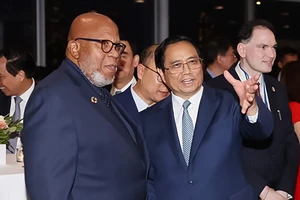 Thủ tướng Phạm Minh Chính với Chủ tịch Đại Hội đồng Liên hợp quốc khóa 78 Dennis Francis dự chiêu đãi kỷ niệm 78 năm Quốc khánh và 46 năm Việt Nam gia nhập Liên hợp quốc. (Ảnh: Dương Giang/TTXVN)