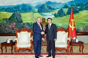 Bộ trưởng Tô Lâm chào xã giao Tổng Bí thư, Chủ tịch nước Lào Thongloun Sisoulith