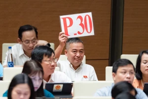 Đại biểu phàn nàn việc nhận tài liệu chậm