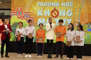 Hoa hậu H’Hen Niê cùng nhiều nghệ sĩ gửi thông điệp 'không thử ma tuý dù chỉ một lần'