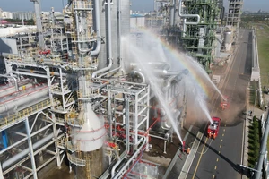 Hơn 40 đơn vị diễn tập chữa cháy tại nơi có kho chứa khí dầu mỏ hóa lỏng 