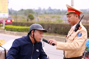 Tổ công tác đặc biệt Thanh Hóa dừng hàng trăm lượt xe kiểm tra nồng độ cồn