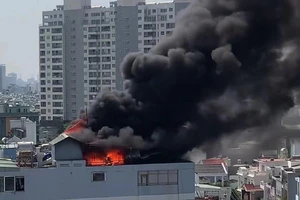 Cháy tòa nhà công ty nữ trang ở Gò Vấp, hàng chục người tháo chạy